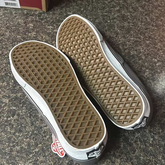 Vans Size 6.5 men & 8 Women Brand New! - Picture 2 of 4